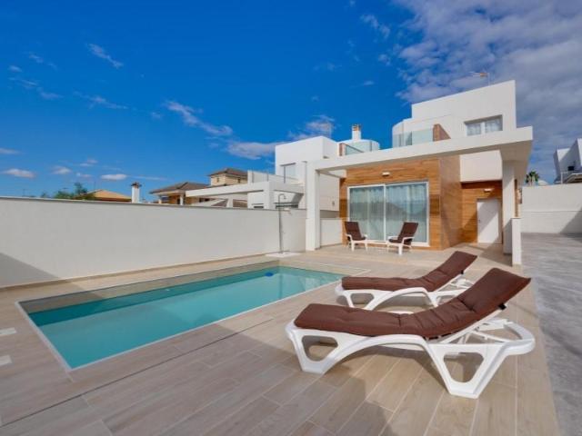 Villa en venta a estrenar en Torrevieja Alicante
