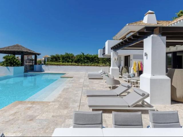 Villa en venta. Benahavis
