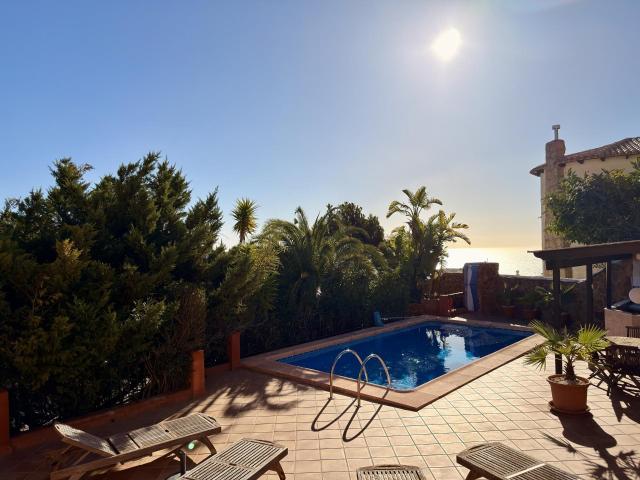 Villa en venta con piscina privada en la zona residencial Ca. 193m² Cumbre del Sol