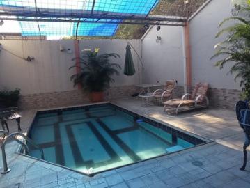 VILLA EN VENTA DE 3 PLANTAS CON PISCINA