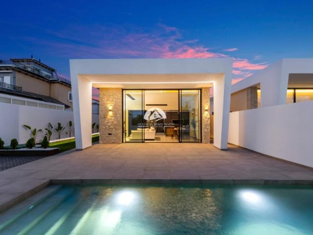 Villa en venta en Torrevieja Alicante