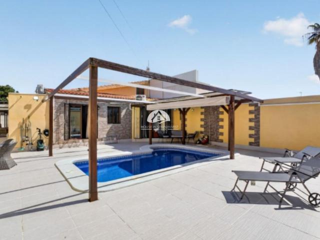 Villa en venta en Torrevieja Alicante