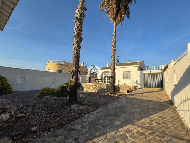 Villa en venta en Torrevieja Alicante