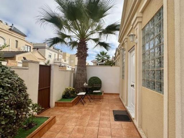 Villa en Venta en Torrevieja, Alicante