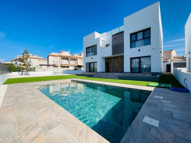 Villa en venta en Torrevieja Alicante
