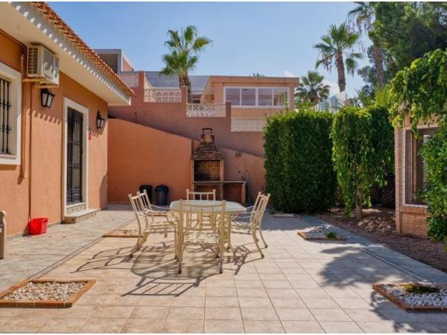 Villa en Venta en Torrevieja, Alicante