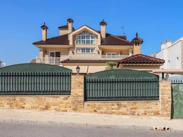 Villa en venta en Torrevieja Alicante