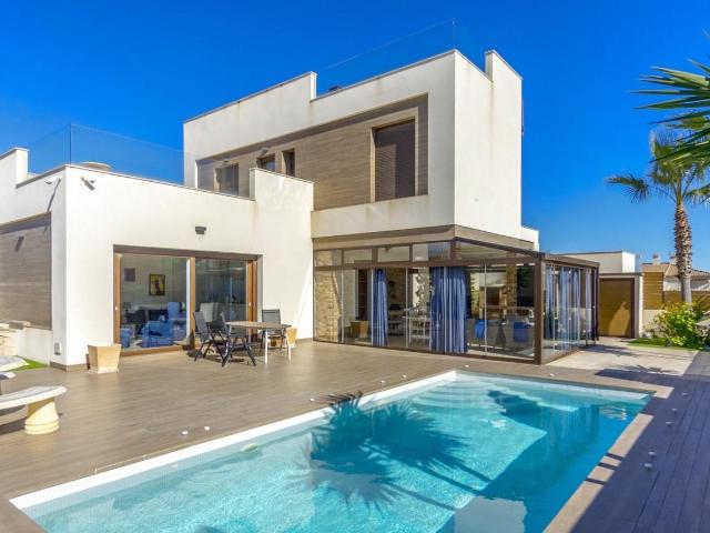 Villa en venta en Torrevieja Alicante
