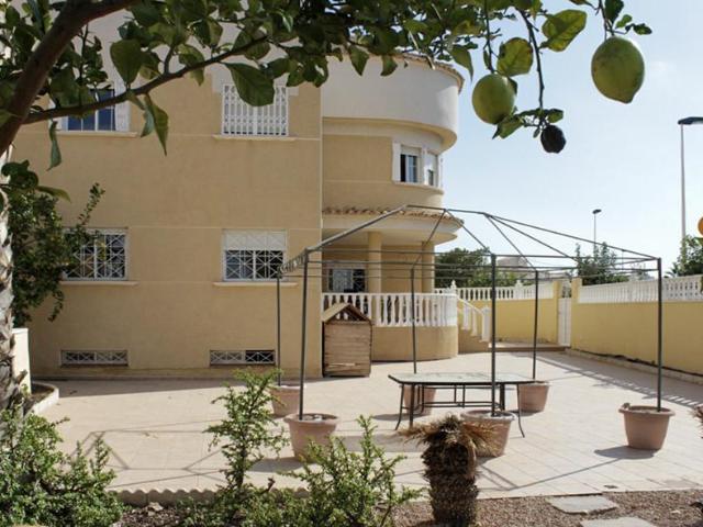 Villa en venta en Torrevieja Alicante