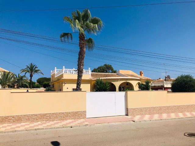 Chalet en venta en Torrevieja Alicante