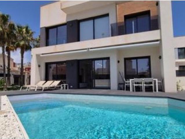 villa en Venta en Torrevieja. ETRV T9699