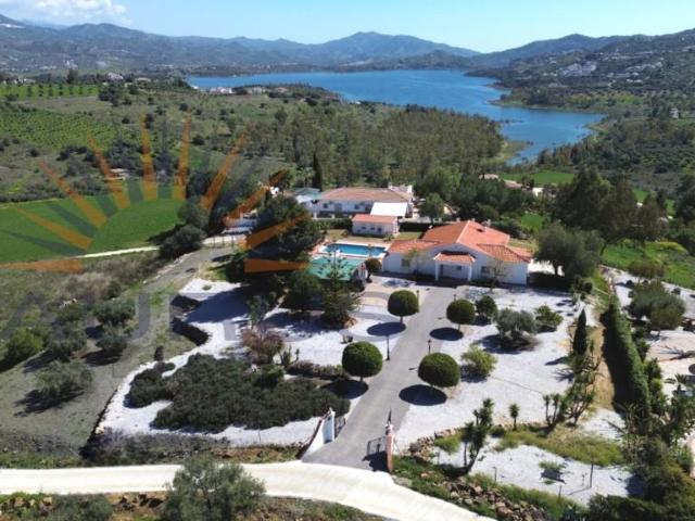 Villa en venta en Viñuela Málaga