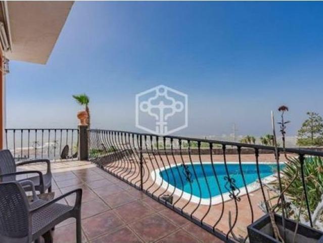 villa en Venta en Adeje. UEBZ T1078