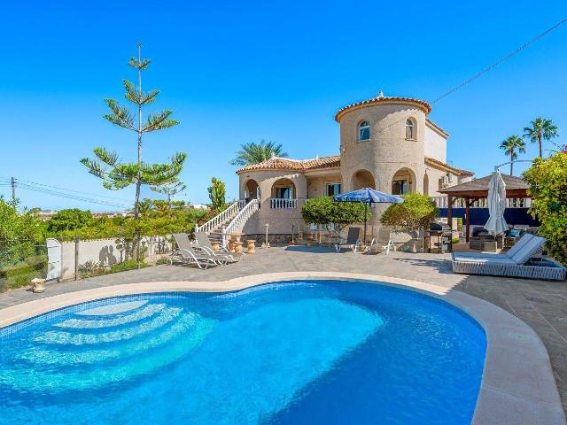 Villa en venta en Almoradí Alicante