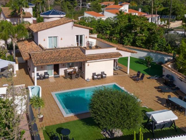 Villa en venta en Alfaz del Pi Alicante
