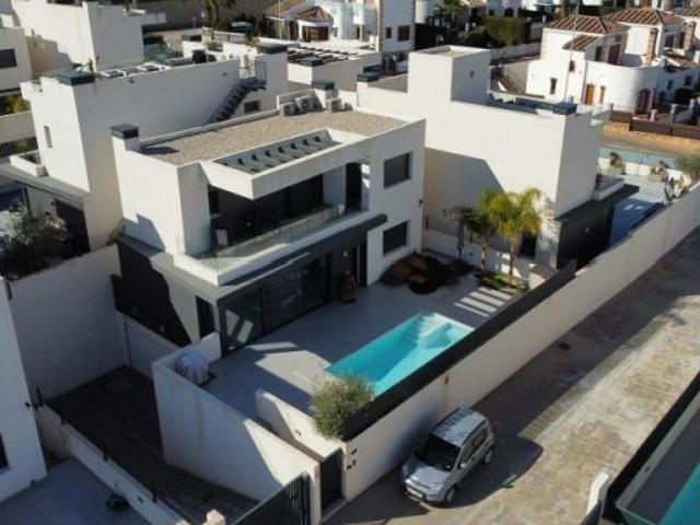 Villa en Venta en Algorfa, Alicante