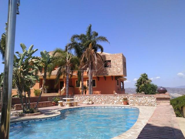 Villa en venta en Alharin el Grande