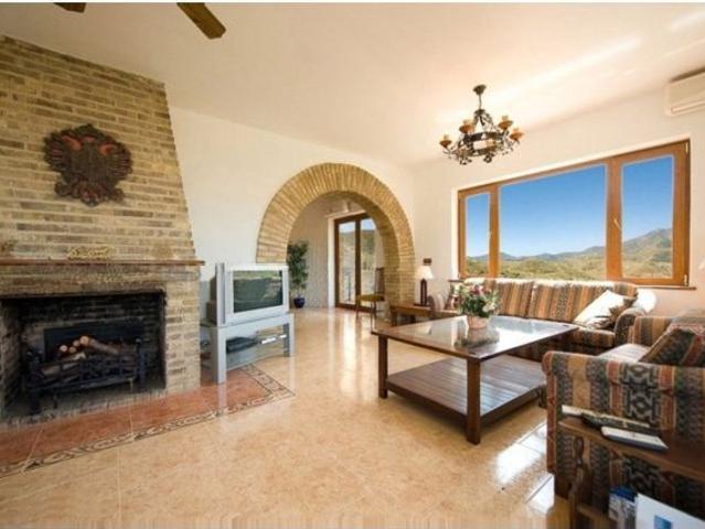 Villa en Venta en Alhaurín el Grande, Málaga