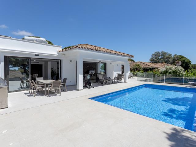 Villa en venta en Artola, Marbella Este