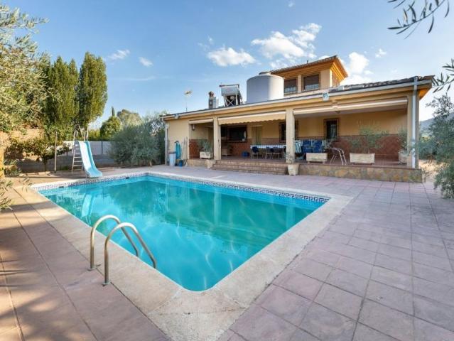 Villa en venta en Atarfe Granada