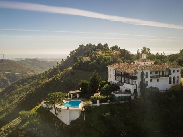 Villa en venta en Benahavis con 5 dormitorios y 5 baños, con. 805m² Benahavís