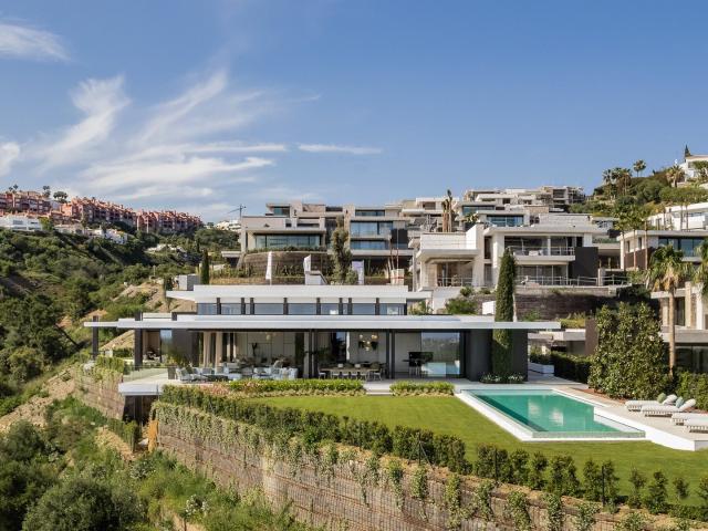 Villa en venta en Benahavis con 6 dormitorios, 6 baños y 3 a. 976m² Marbella