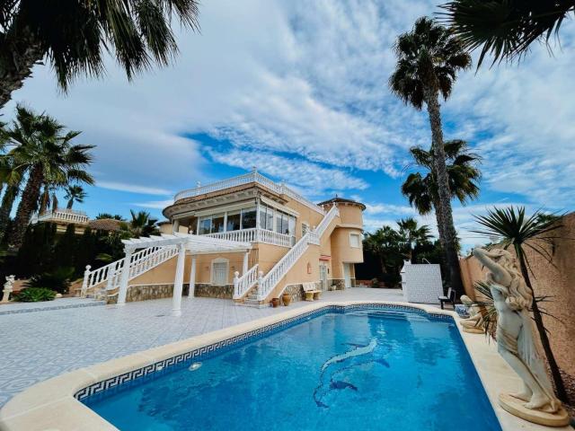Villa en venta en Benferri Alicante
