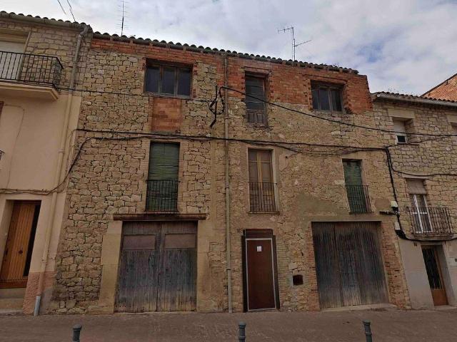 Casa en venta en carretera De Tarragona, Vinaixa, de 175 m² 4 habitaciones por 74.000