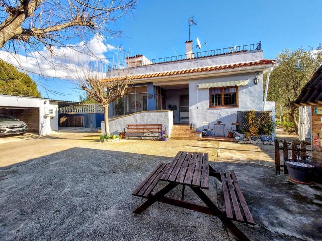 Villa en venta en Casinos Valencia