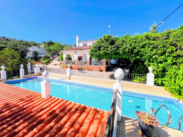Villa en venta en Casinos Valencia