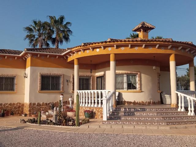Villa en venta en Catral Alicante