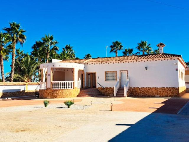 Villa en venta en Catral Alicante
