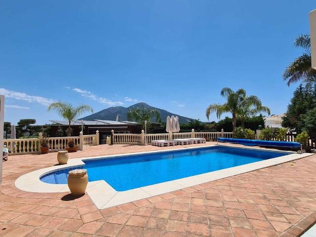 Villa en venta en Coín Málaga