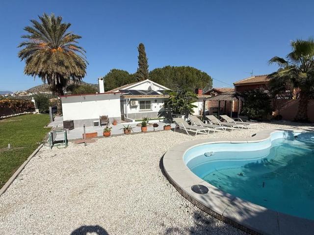 Villa en venta en Coín Málaga