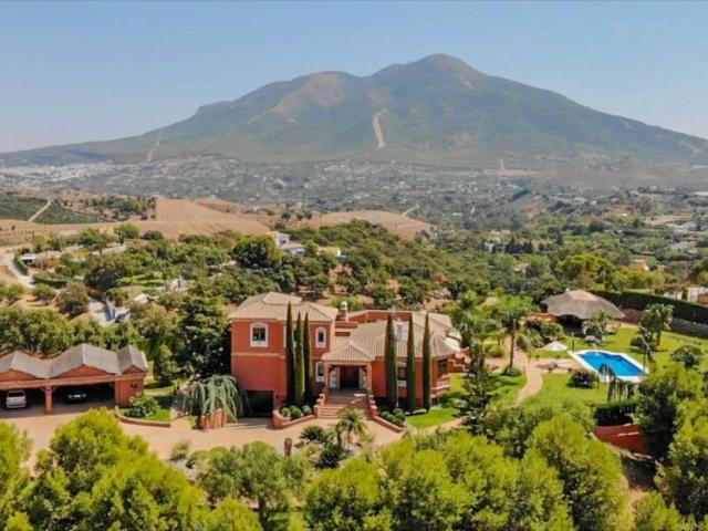Villa en venta en Coín Málaga