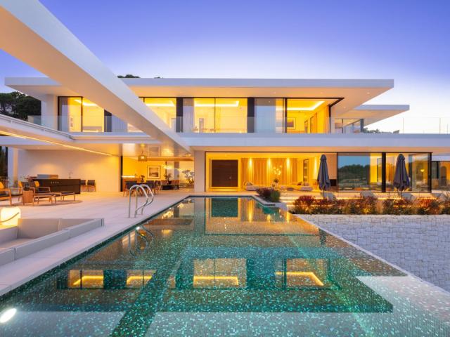 Villa en venta en El Madroñal, Benahavis