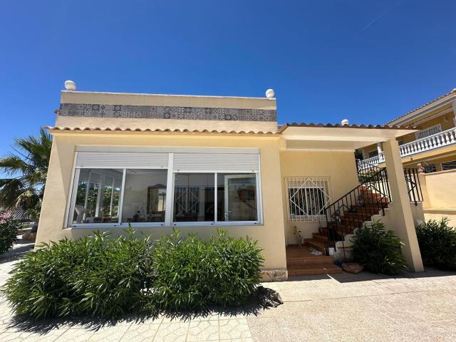 Villa en venta en Elche Alicante