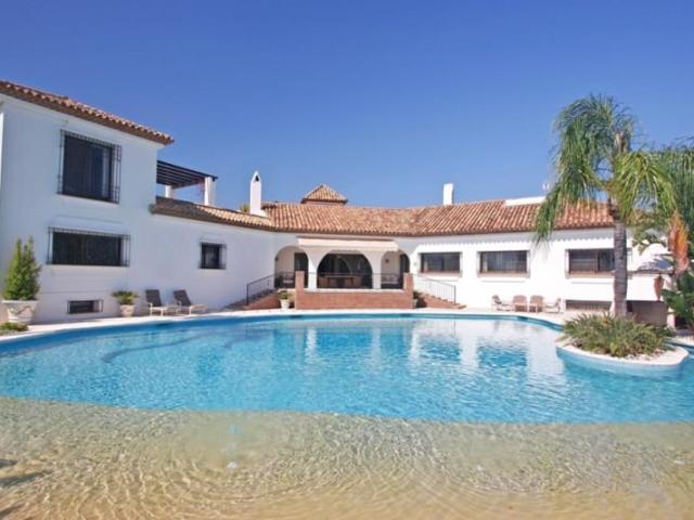 Villa en venta en Estepona Málaga