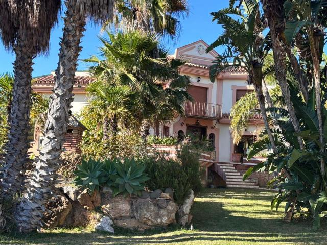 Villa en venta en Estepona Málaga