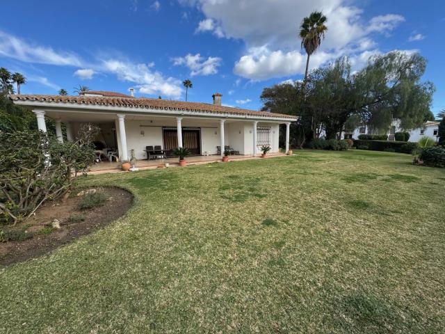 Villa en venta en Estepona Málaga