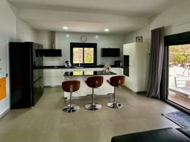 Villa en Venta en Hondón de las Nieves, Alicante