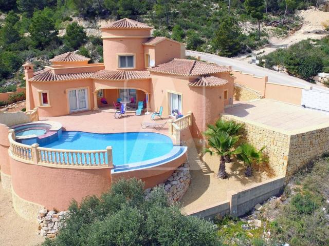 Villa en venta en Jávea, en Tosalet, situada en una zona res. 155m² Jávea Xabia