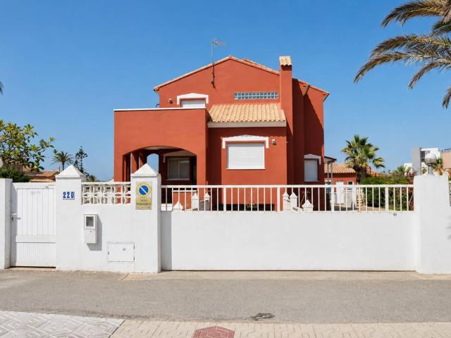 Villa en venta en La Manga del Mar Menor Murcia