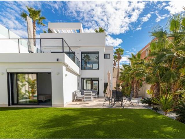 Villa en Venta en La Marina, Alicante