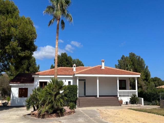 Villa en venta en La Nucia Alicante