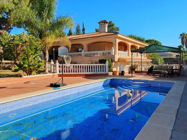 Villa en venta en La Pobla de Vallbona Valencia