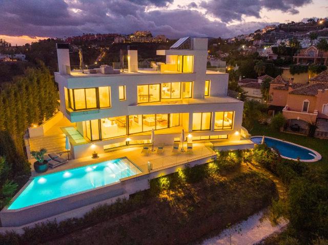 Villa en venta en La Quinta, Benahavis con 5 dormitorios y 6. 610m² Marbella