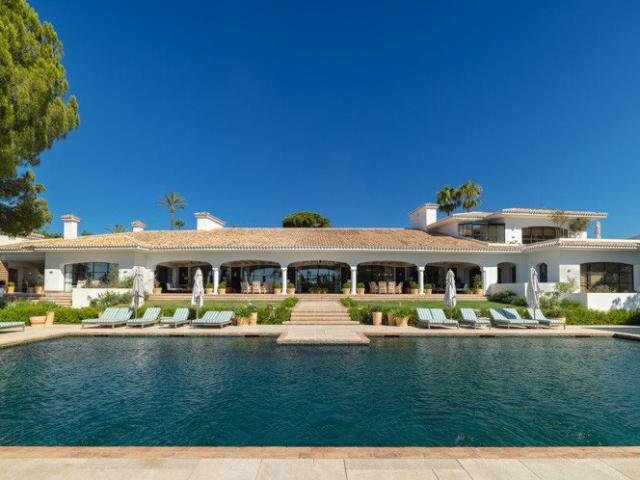 Villa en venta en Las Lomas del Marbella Club, Marbella con. 2001m² Marbella