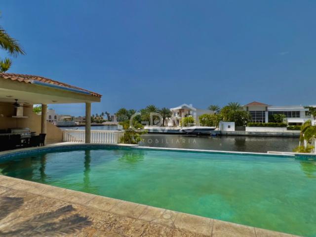 Villa en Venta en Lecheria