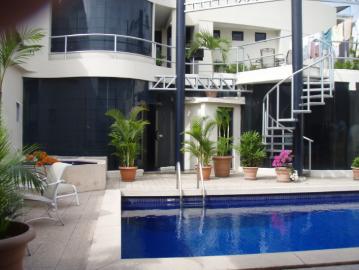 VILLA EN VENTA EN LOS CEIBOS GUAYAQUIL CON PISCINA